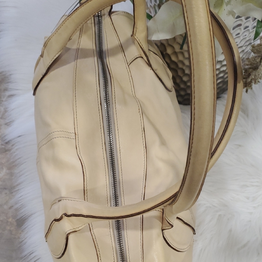 Sundance Cream Leather Shoulder Bag - Picture 4 of 13
